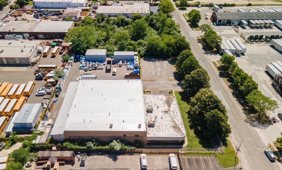 More Photos Of 241 Skip Ln, Bay Shore Warehouse For Sale