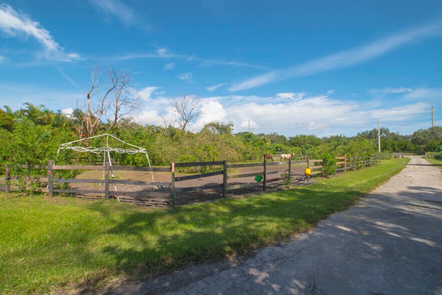 More Photos Of 651 North Old Hiatus, Plantation Land For Sale