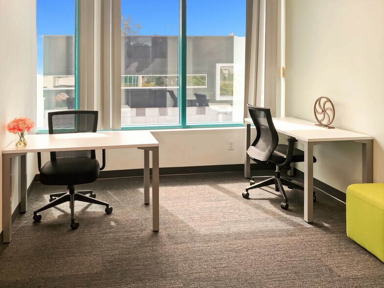 More Photos Of 13353 Commerce Pky, Richmond Coworking Space