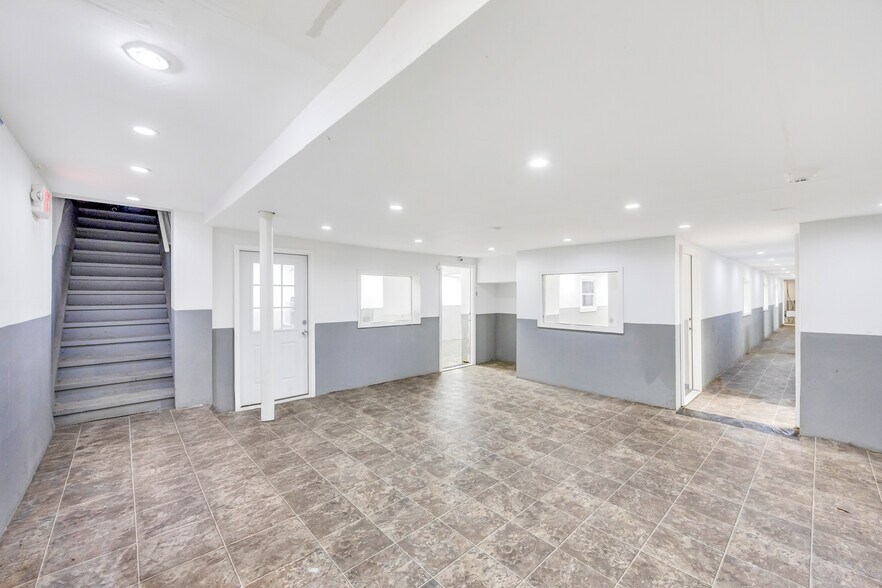 More Photos Of 28 Main St, Hempstead Storefront Retail Residential For Lease