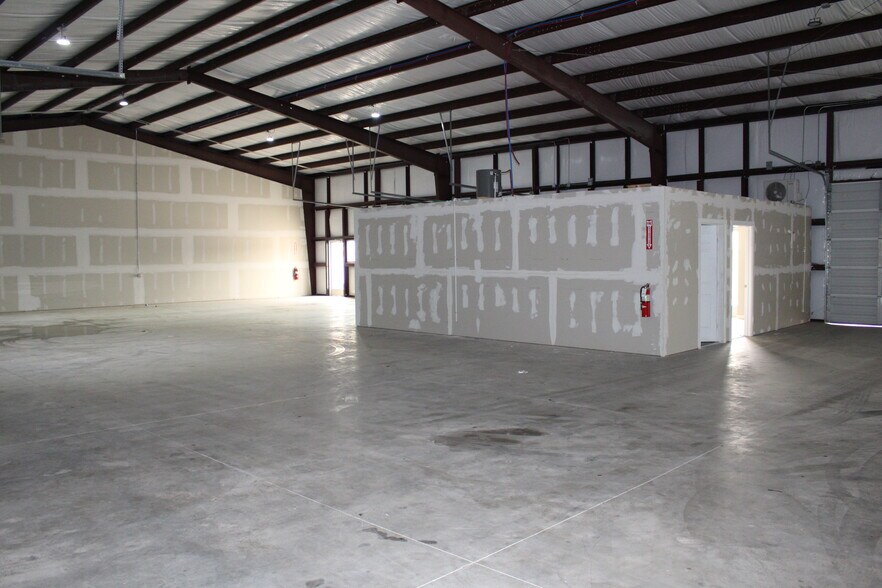 More Photos Of 600 S Cherry Ln, White Settlement Light Distribution For Lease