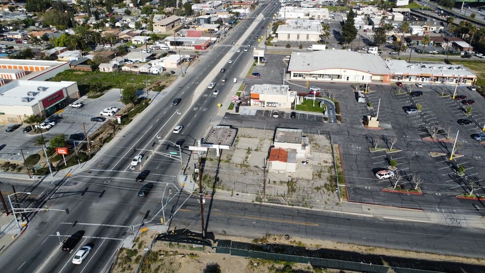 More Photos Of 18509 Valley Blvd, Bloomington Convenience Store For Lease