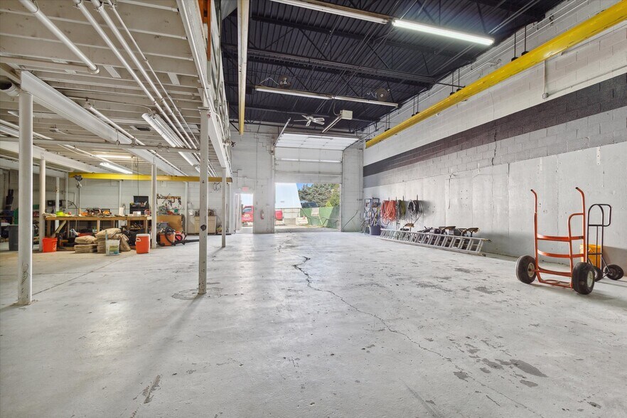 More Photos Of 4800 Joslyn Rd, Lake Orion Light Manufacturing For Sale