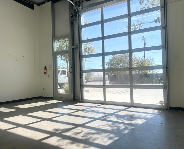 More Photos Of 1621 1st St, San Fernando Flex For Lease