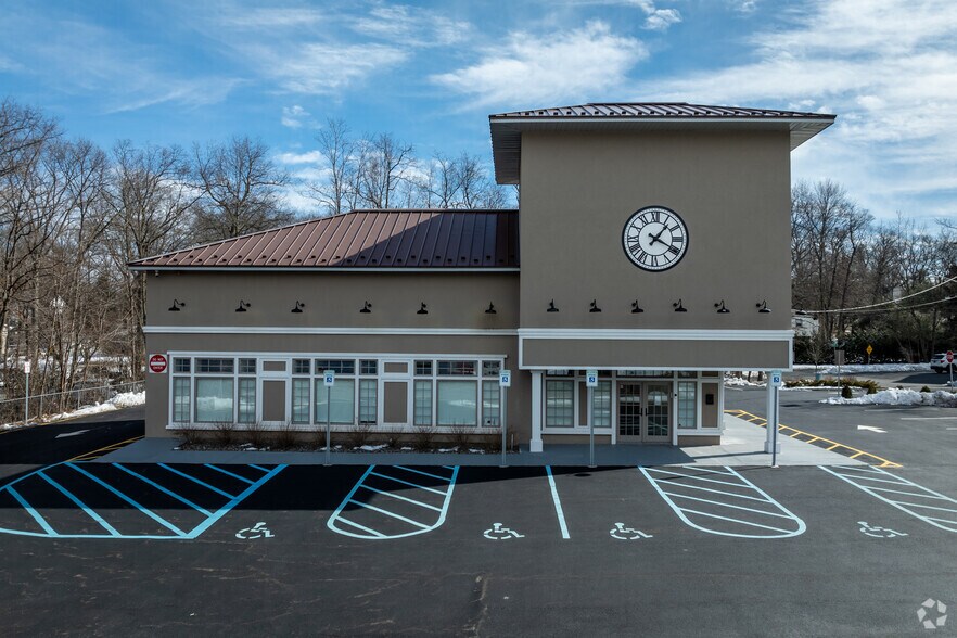 More Photos Of 10 Johnsons Ln, New City Medical For Sale