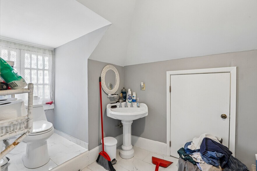 More Photos Of 421 Howard St, San Antonio Hospitality For Sale