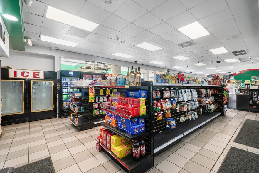 More Photos Of 2002 State Highway 66, Garland Service Station For Sale