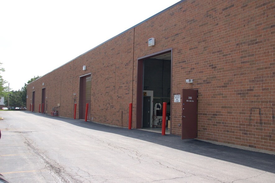 More Photos Of 3160-3196 N Kennicott Ave, Arlington Heights Warehouse For Lease