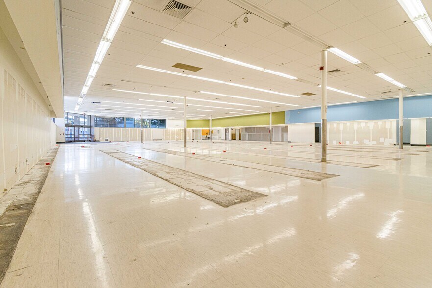 More Photos Of 5300 3rd St, San Francisco Drugstore For Lease