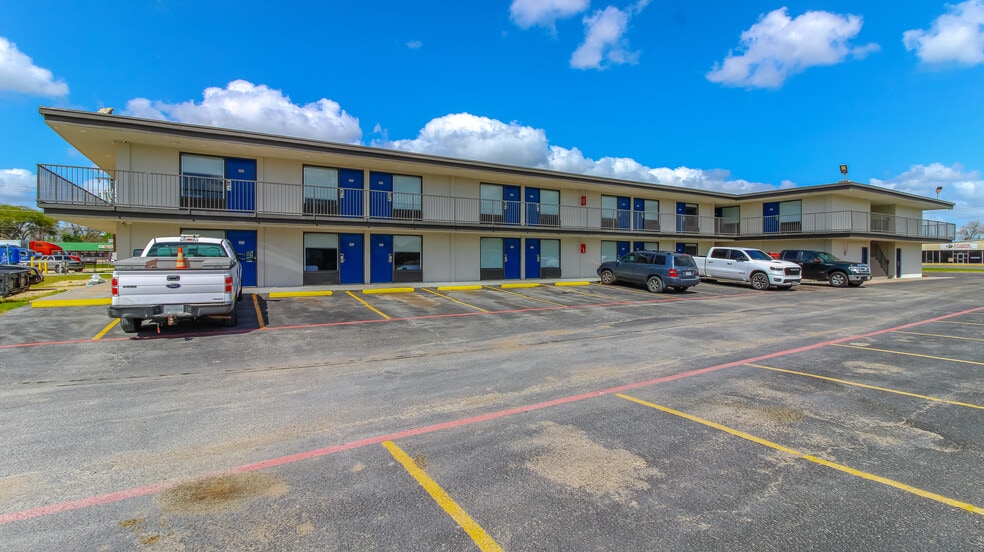 More Photos Of 110 E Highway 6, Alvin Hotel For Sale