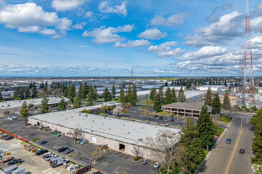 More Photos Of 4221 N Freeway Blvd, Sacramento Warehouse For Lease