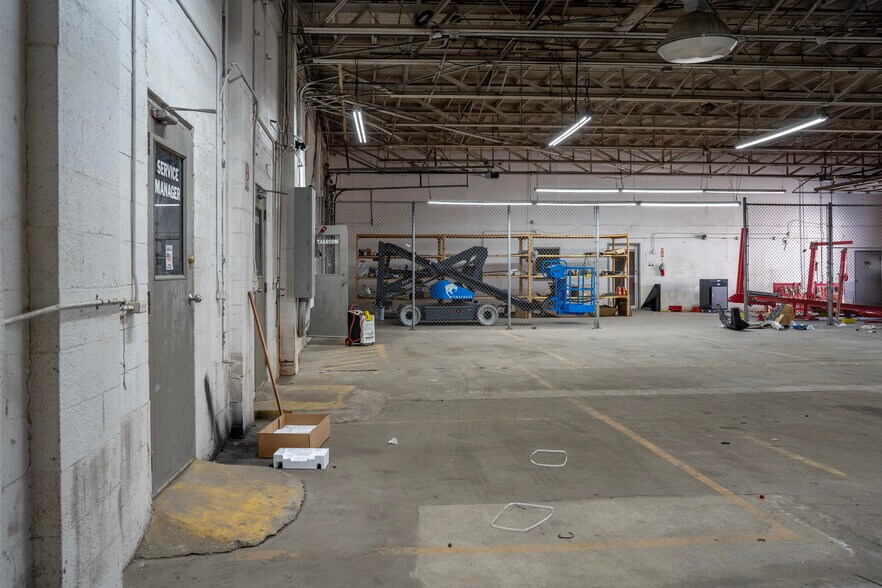 More Photos Of 4925 Avenue H, Rosenberg Warehouse For Lease