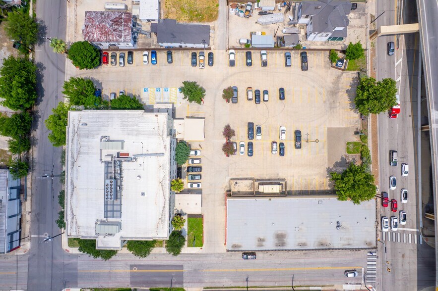 More Photos Of 718 Lexington Ave, San Antonio Medical For Lease