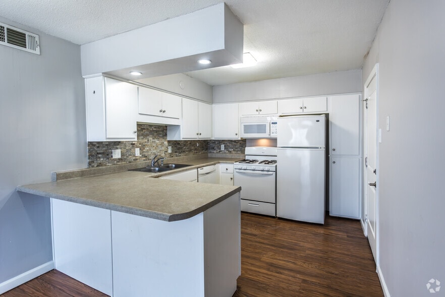 More Photos Of 199 S McLean Blvd, Memphis Apartments For Sale