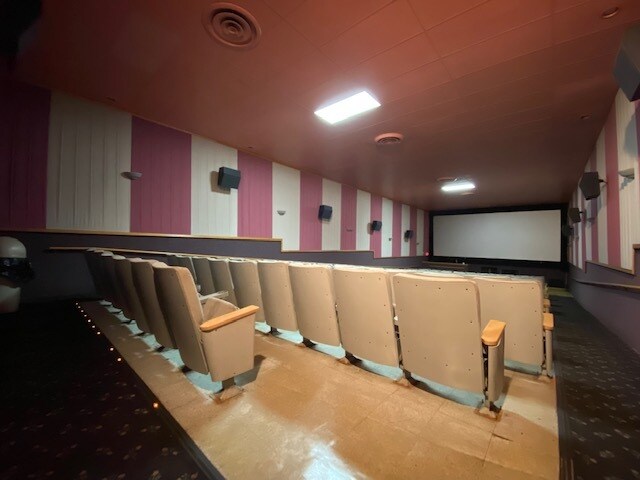 More Photos Of 1601 6th Ave, Stevens Point Freestanding For Sale