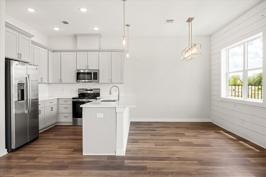 More Photos Of 710 N Sycamore St, Hico Apartments For Sale