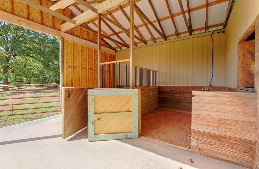 More Photos Of 16259 FM 149, Montgomery Light Manufacturing For Sale