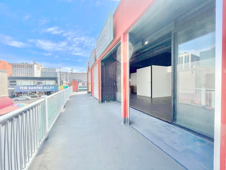 More Photos Of 1001 S Maple Ave, Los Angeles Storefront For Lease