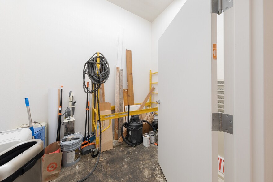 More Photos Of 5338 SE Foster Rd, Portland Storefront For Sale