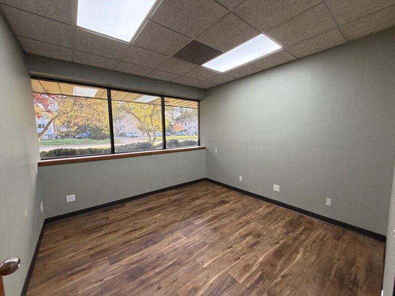More Photos Of 555 Elmwood Dr, Troy Warehouse For Lease