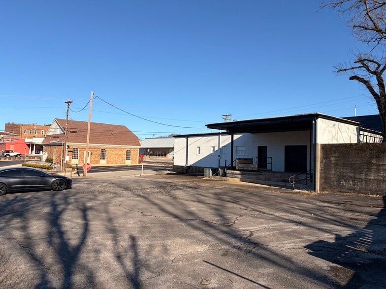 More Photos Of 201 S Main St, Greensburg Post Office For Sale