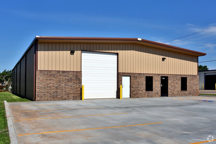 Primary Photo Of 8601 Gateway Ter, Oklahoma City Warehouse For Lease