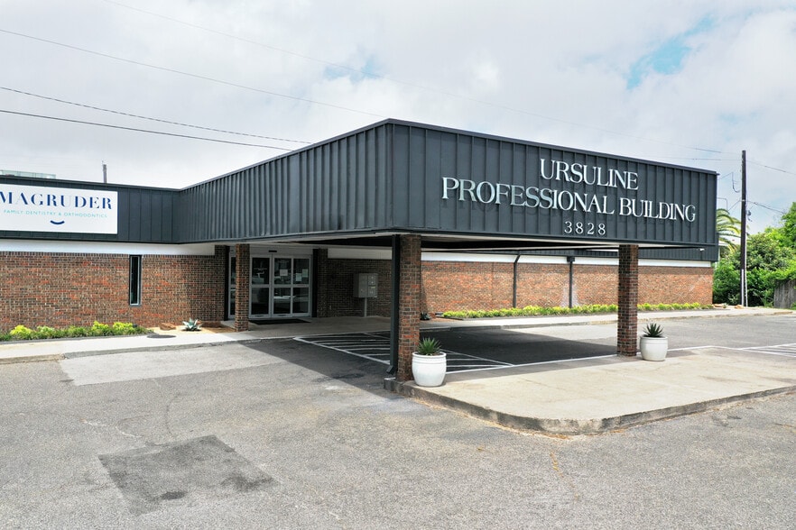 More Photos Of 3828 Avenue N, Galveston Hospital For Lease