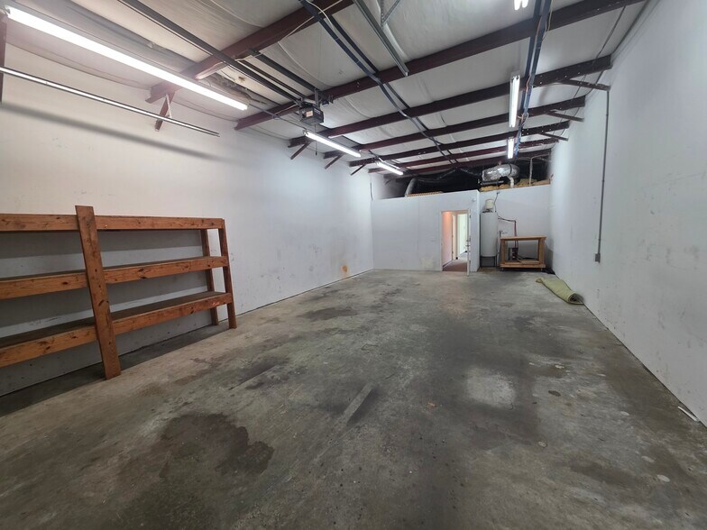 More Photos Of 311 Judges Rd, Wilmington Flex For Lease