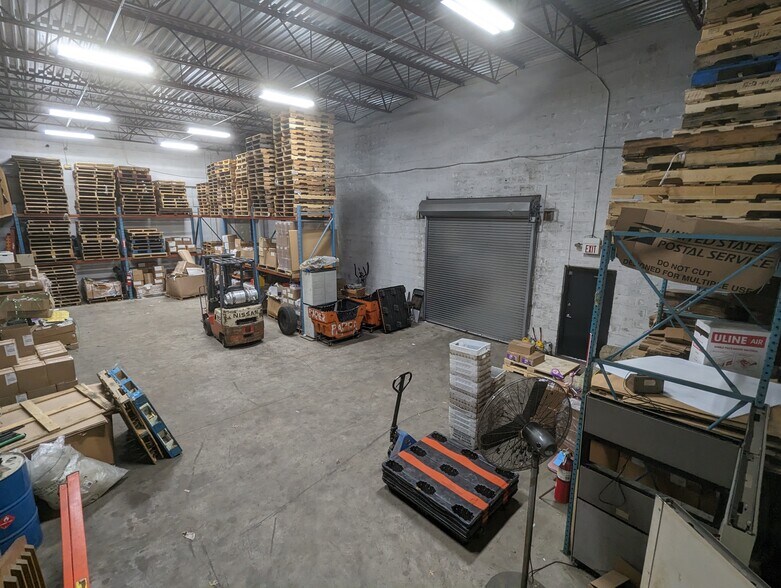 More Photos Of 1166-1200 W Chestnut St, Union Township Showroom For Lease