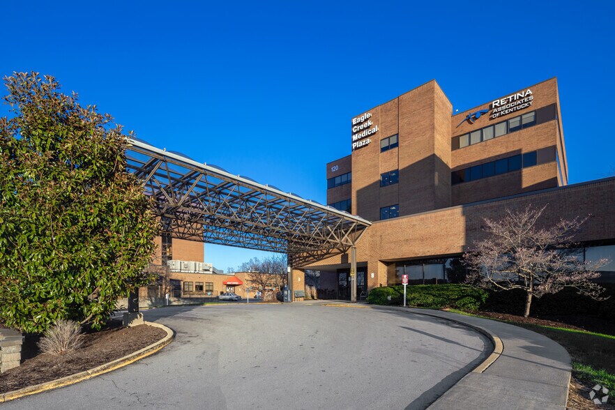 More Photos Of 120 N Eagle Creek Dr, Lexington Medical For Lease