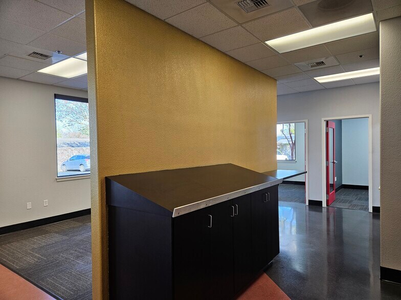 More Photos Of 1165 Scenic Dr, Modesto Office For Lease