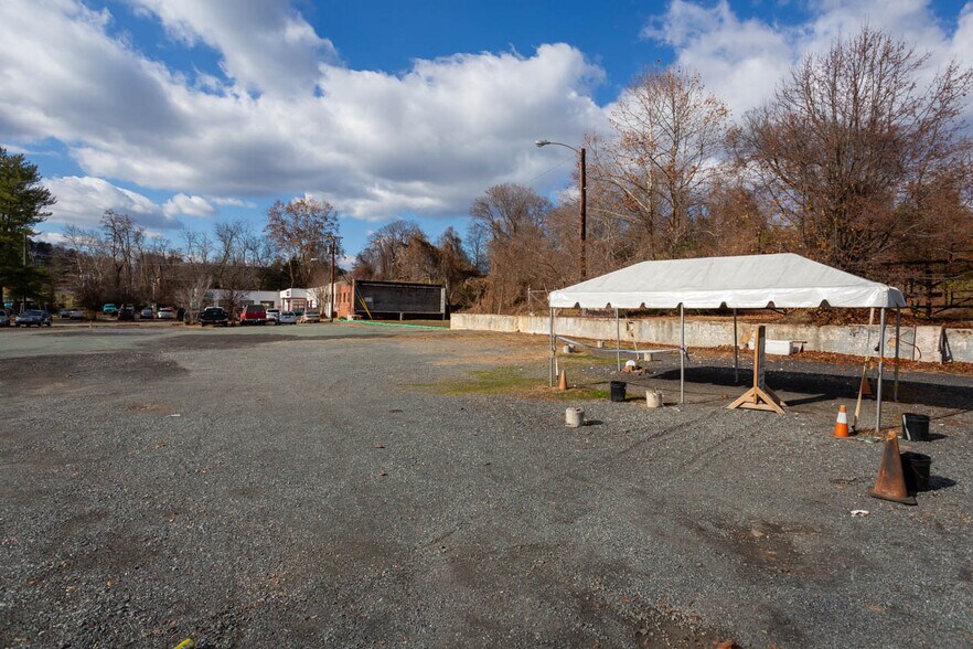 More Photos Of 2845 Ivy Rd, Charlottesville Service For Sale