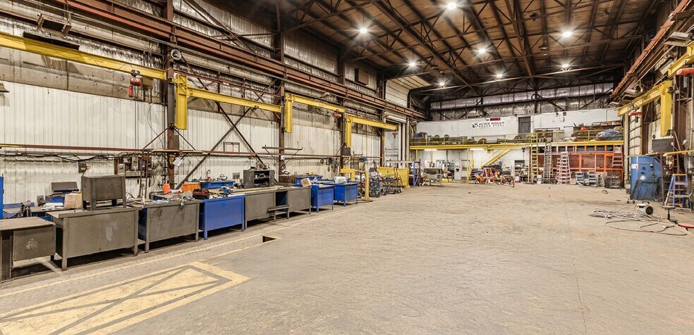 More Photos Of 1350 Rue Grande Allée, Terrebonne Manufacturing For Sale