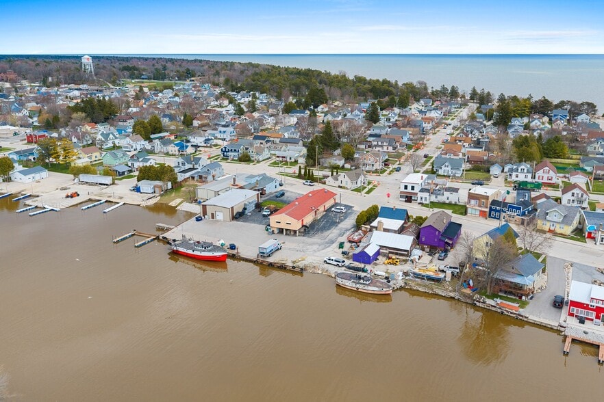 More Photos Of 1204 18th St, Two Rivers Bar For Sale