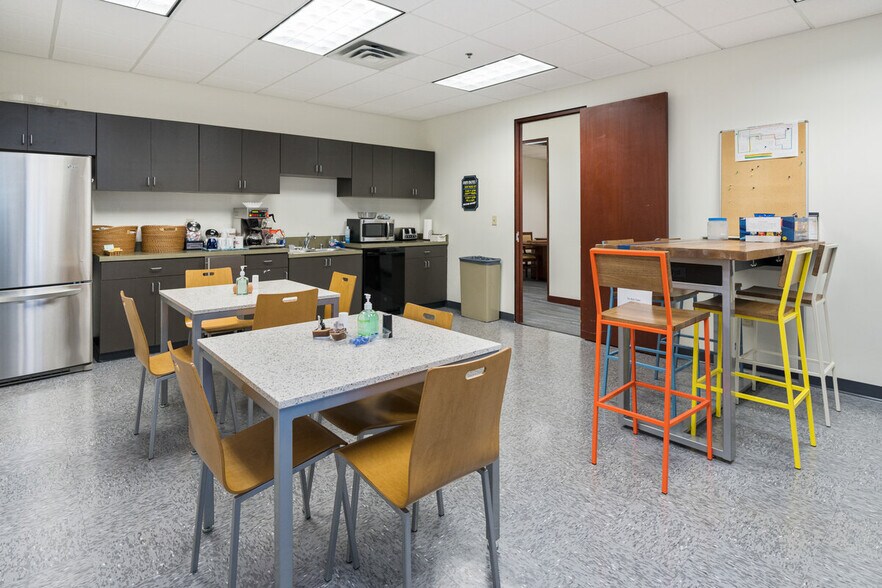 More Photos Of 10350 Ormsby Park Pl, Louisville Office For Lease