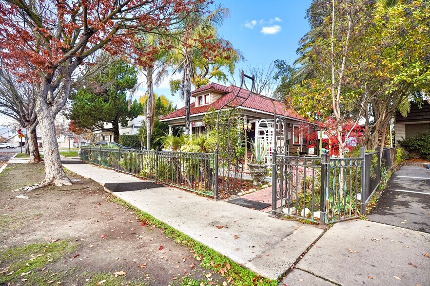 More Photos Of 1126 14th St, Modesto Restaurant For Sale