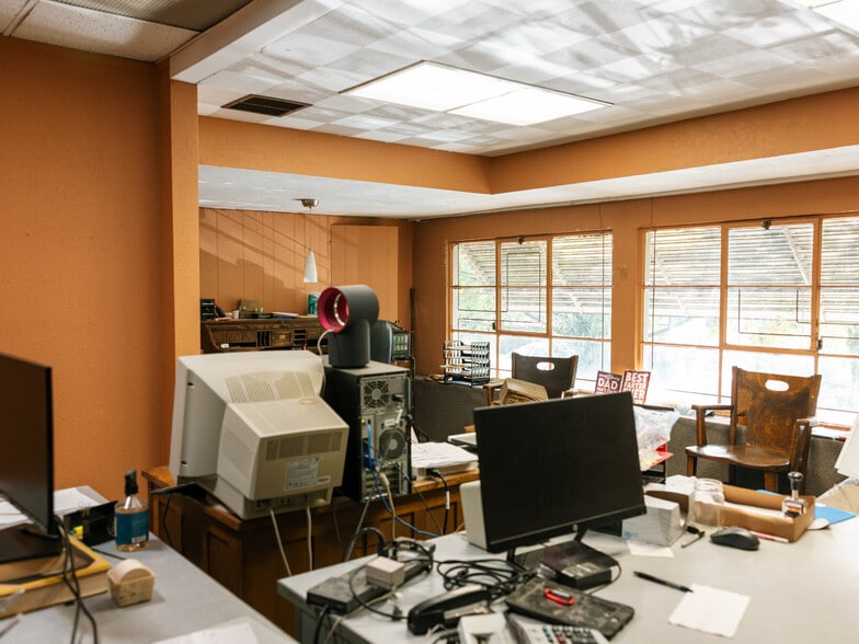 More Photos Of 212-234 SE 12th Ave, Portland Warehouse For Sale