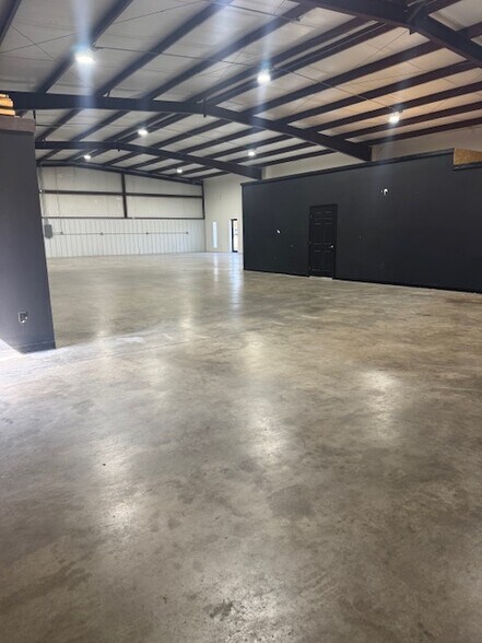 More Photos Of 5565 Highway 53, Harvest Warehouse For Lease