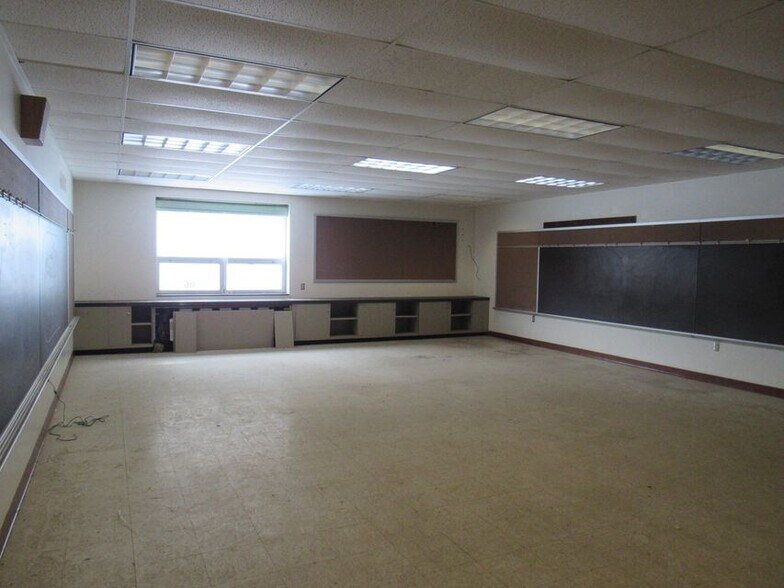 More Photos Of 201 Hoovertown Rd, Penfield Flex For Sale