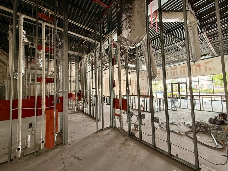 More Photos Of 5628 Circa Fishhawk Blvd, Lithia General Retail For Lease