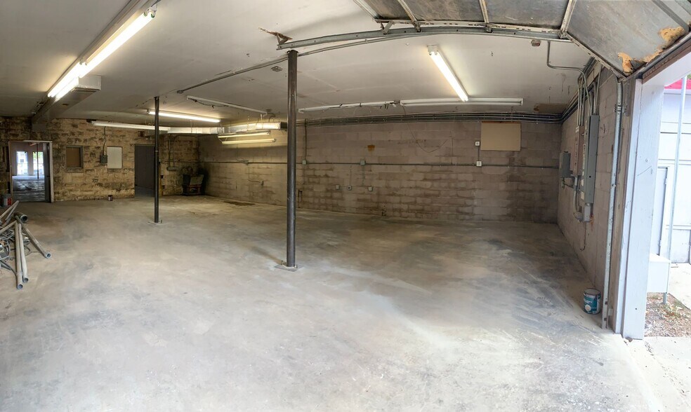 More Photos Of 2113 E Cesar Chavez St, Austin Freestanding For Lease