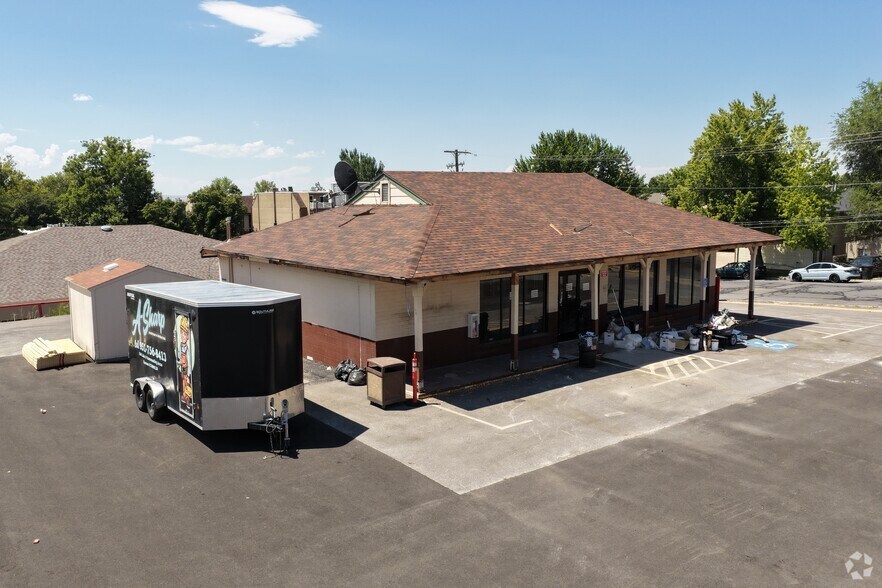 Primary Photo Of 115 N Main St, Centerville Convenience Store For Sale