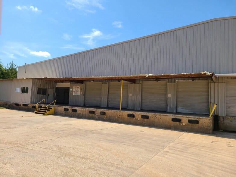 More Photos Of 12011 Laney Rd, Tyler Manufacturing For Lease