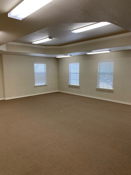 More Photos Of 1310 Weatherford Hwy, Granbury Light Distribution For Lease