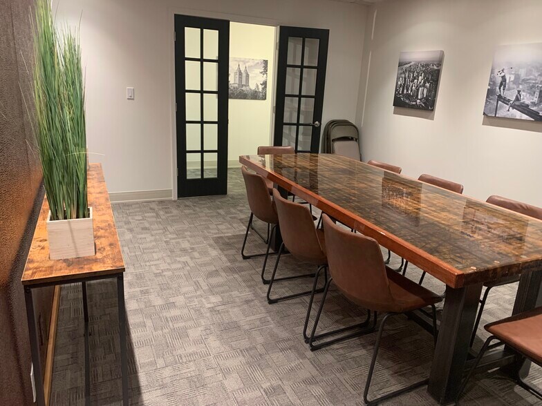 More Photos Of 555 S Perryville Rd, Rockford Office For Lease