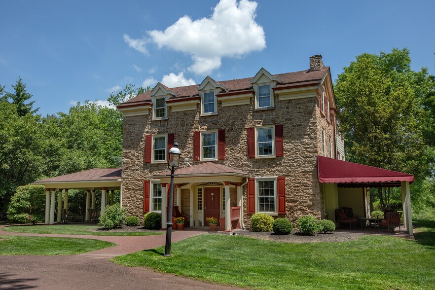 More Photos Of 1005 Horsham Rd, North Wales Hotel For Sale