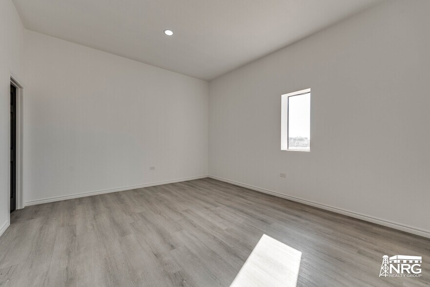 More Photos Of 310 Zeus Ln, Odessa Warehouse For Sale