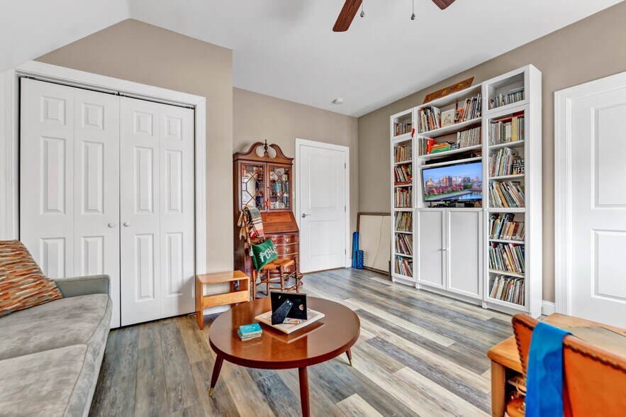 More Photos Of 6576 E Quaker St, Orchard Park Freestanding For Sale