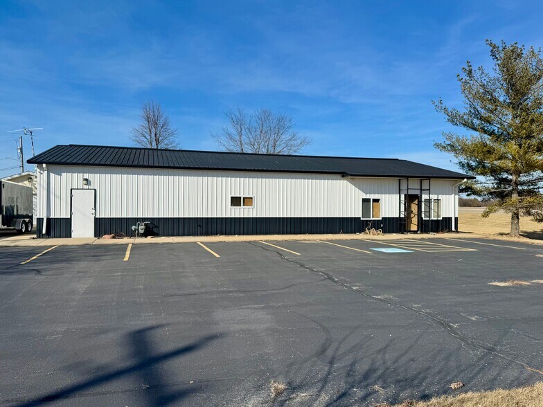 Primary Photo Of 9 Enterprise Dr, La Salle Distribution For Lease