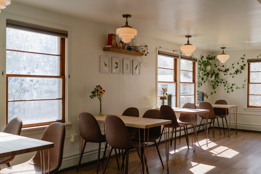 More Photos Of 927 S Cobb St, Palmer Restaurant For Sale